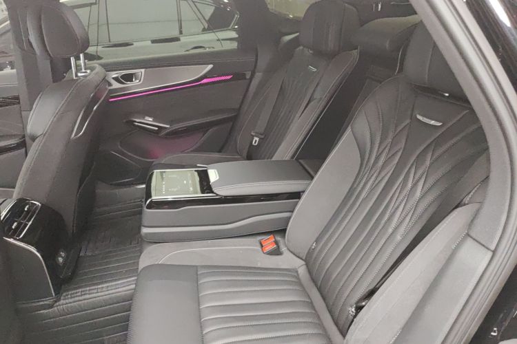 红旗H9 2024款 2.0T 旗享 私享风尚版中控内饰7004