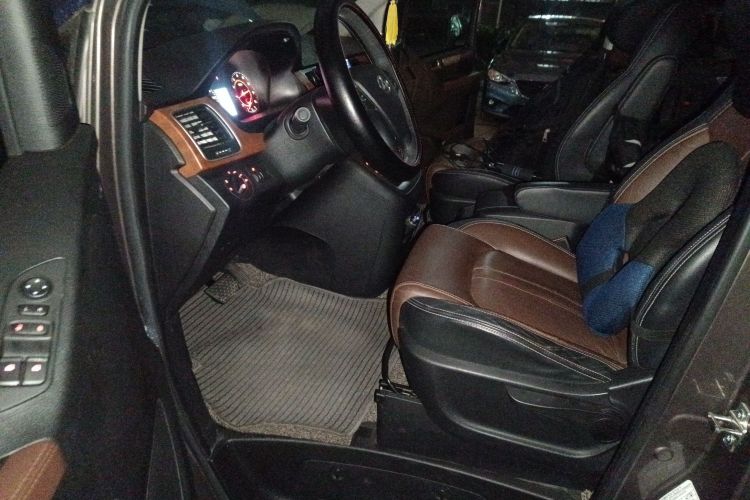 上汽大通MAXUS 大通G10 2014款 2.0T 自动豪华行政版中控内饰19