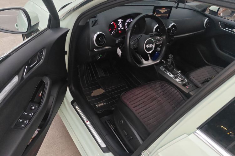 奥迪A3 2017款 Sportback 35 TFSI 运动型中控内饰20