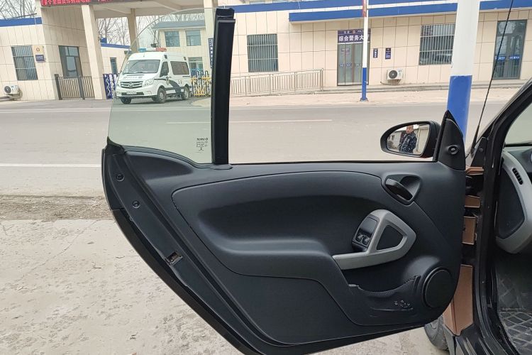 smart fortwo 2015款 1.0 MHD 新年特别版中控内饰7007