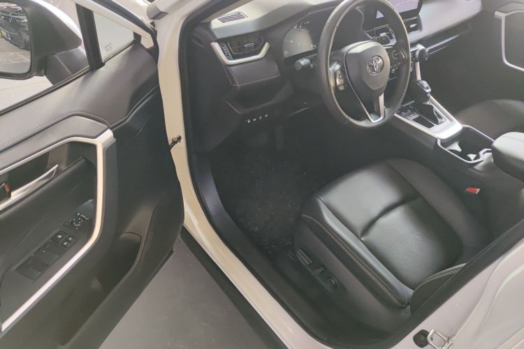 丰田 RAV4荣放 2023款 2.0L CVT两驱风尚Plus版中控内饰20