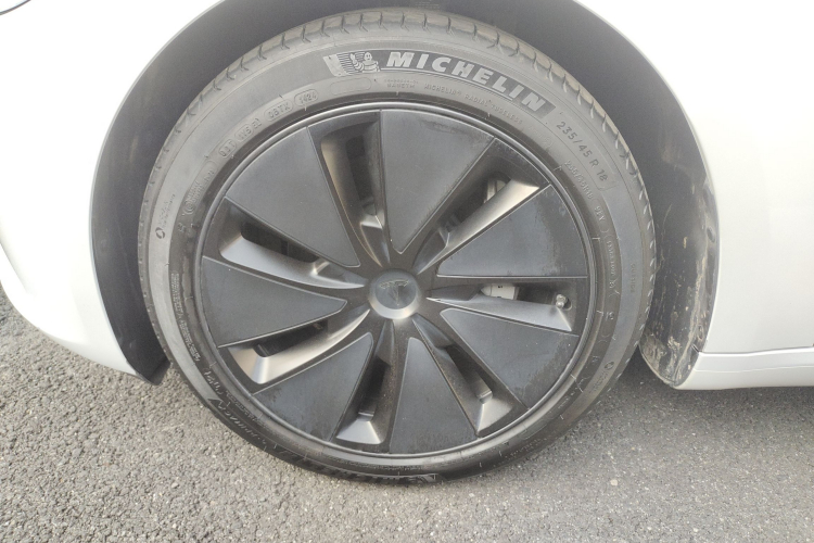 特斯拉 Model 3 2023款 长续航全轮驱动版车身外观6007