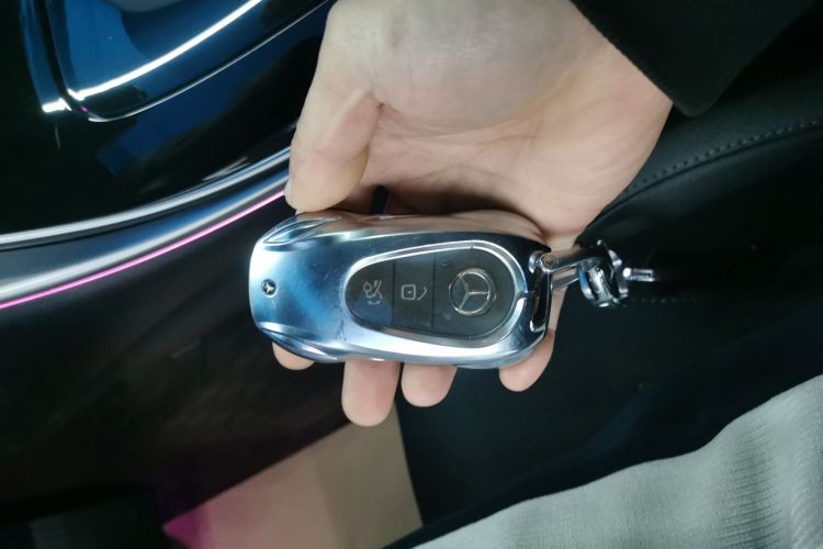 奔驰C级 2024款 改款二 C 260 L 皓夜运动版中控内饰7001