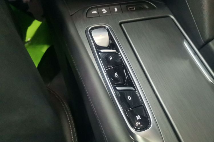 别克 昂科旗 2022款 652T 两驱尊贵型 7座中控内饰18