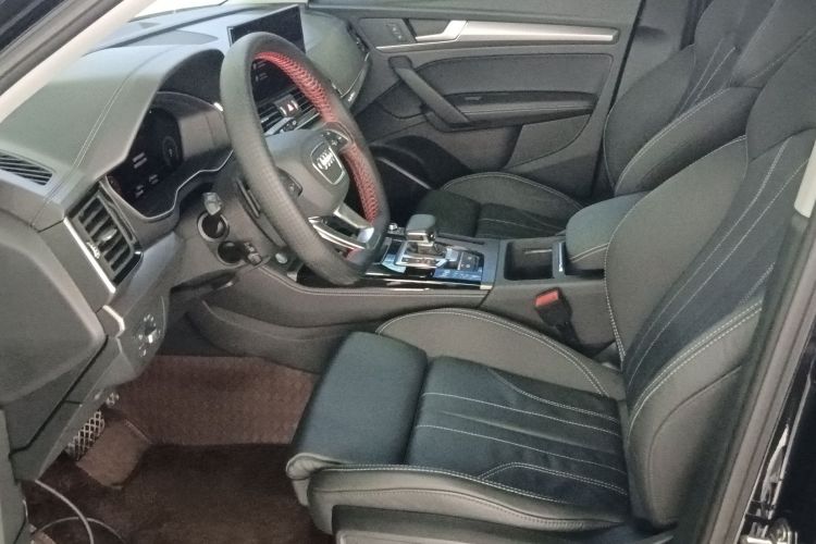 奥迪Q5L 2022款 改款 40T 豪华动感型中控内饰19