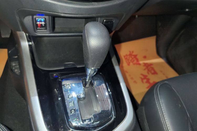 日产 途达 2020款 2.5L XL Upper 自动两驱豪华版中控内饰18