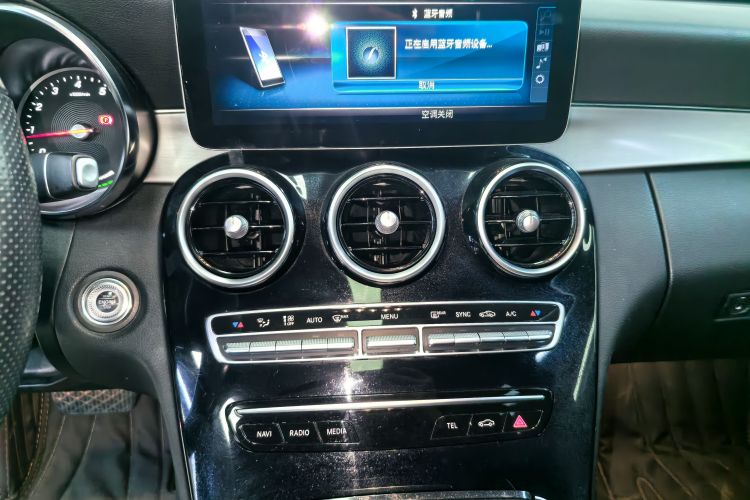 奔驰C级 2019款 C 260 运动版中控内饰16