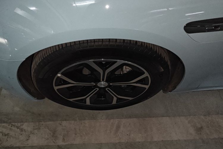 鸿蒙智行 智界S7 2025款 705km Pro局部细节9004