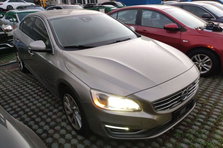 沃尔沃S60 2014款 S60L 2.0T 智远版车身外观3