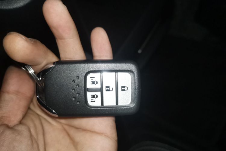 本田 艾力绅 2016款 2.4L 豪华版中控内饰7001