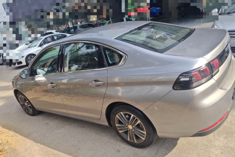 标致308 2016款 1.6L 自动豪华版车身外观4