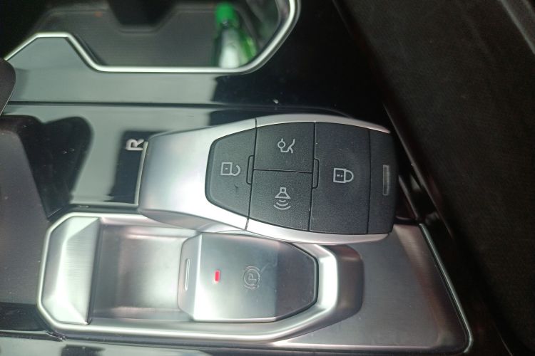 北京汽车 魔方 2022款 1.5T DCT铂金版中控内饰7001