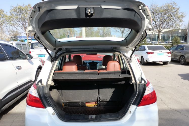 启辰R50 2015款 1.6L 手动时尚版机舱底盘23