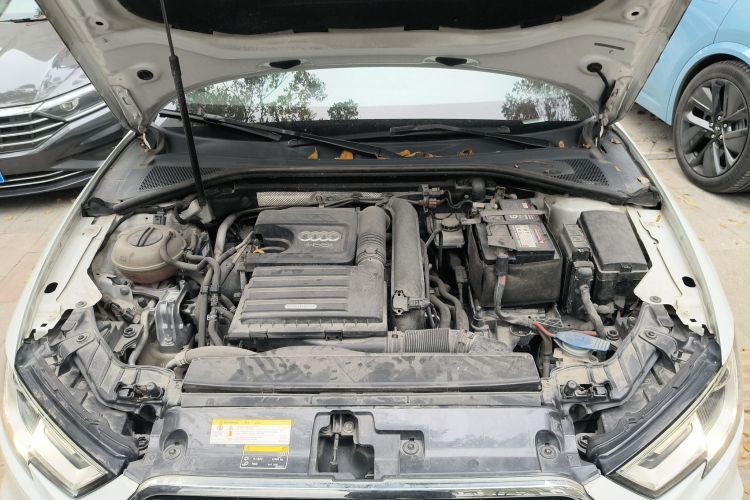 奥迪A3 2018款 30周年年型 Limousine 35 TFSI 时尚型机舱底盘24