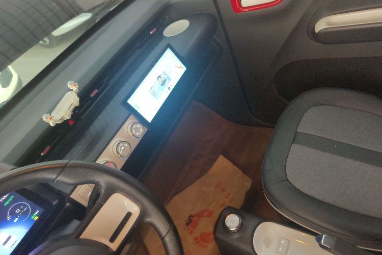 五菱汽车 宏光MINIEV 2022款 GAMEBOY 200km 玩咖款 磷酸铁锂中控内饰16