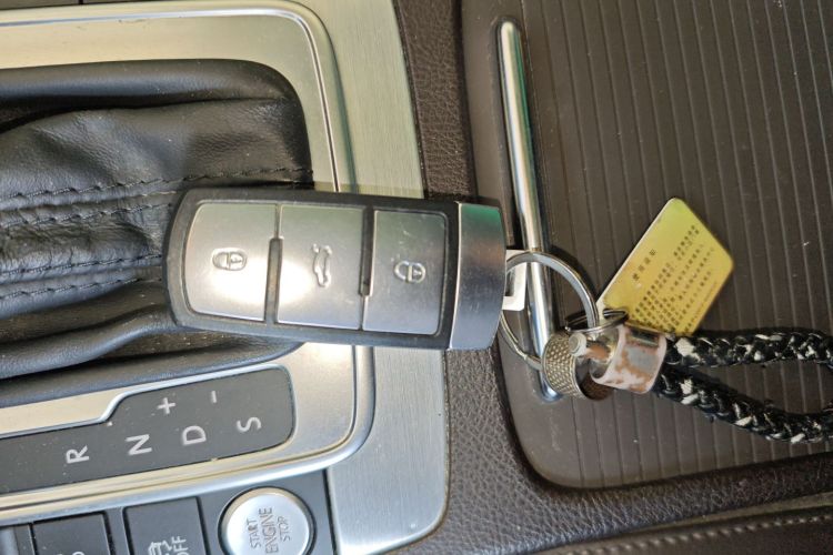 一汽-大众CC 2015款 2.0TSI 至尊型中控内饰11