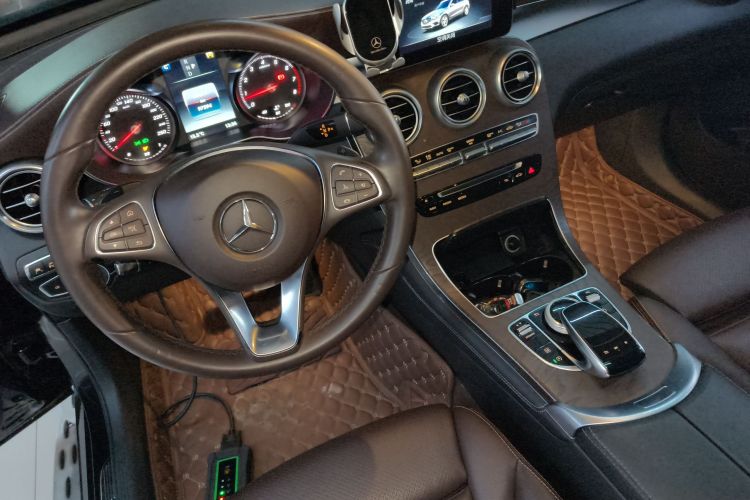 奔驰GLC 2017款 GLC 300 4MATIC 动感型中控内饰18