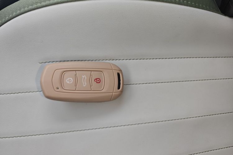 吉利银河 2025款 210km 熊猫骑士中控内饰11