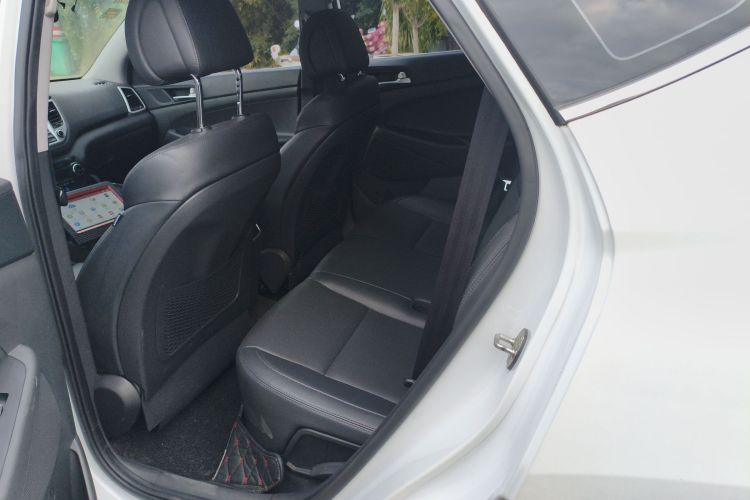 现代 途胜 2018款 1.6T 双离合两驱15周年特别版中控内饰21