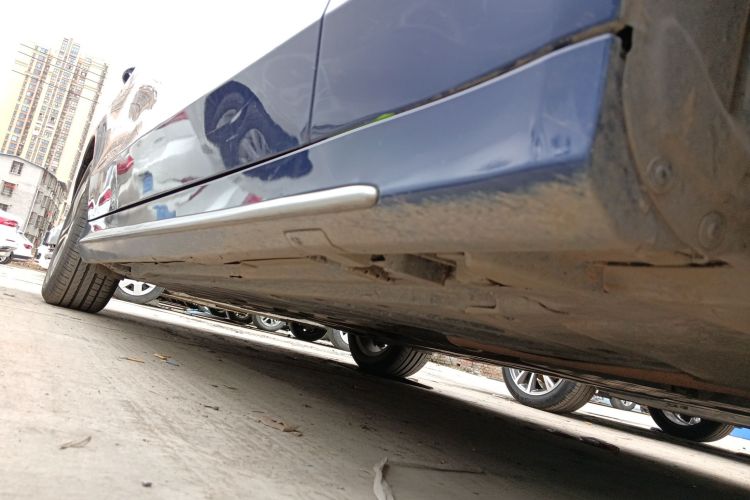 奔驰C级 2019款 C 260 L 运动版局部细节9001