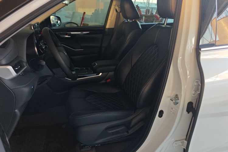 丰田 汉兰达 2024款 2.5L智能电混双擎两驱精英版 5座中控内饰19