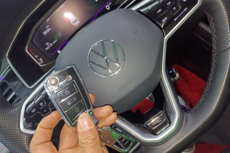 大众 途观L 2023款 330TSI 自动两驱R-Line旗舰版中控内饰7001