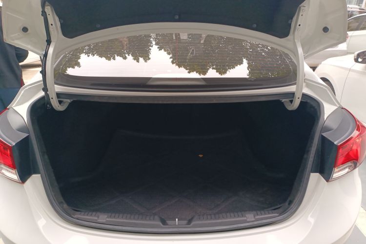 现代 朗动 2015款 1.6L 自动领先型局部细节23