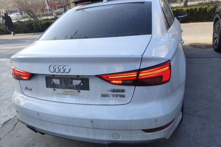 奥迪A3 2018款 30周年年型 Limousine 35 TFSI 运动型车身外观6