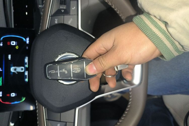 比亚迪 秦PLUS 2024款 荣耀版 DM-i 55KM领先型中控内饰11