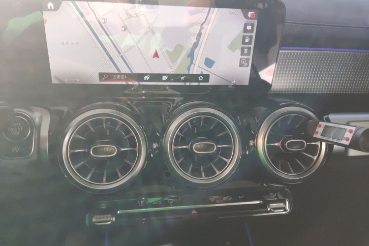 奔驰GLB 2022款 改款 GLB 200 动感型中控内饰16