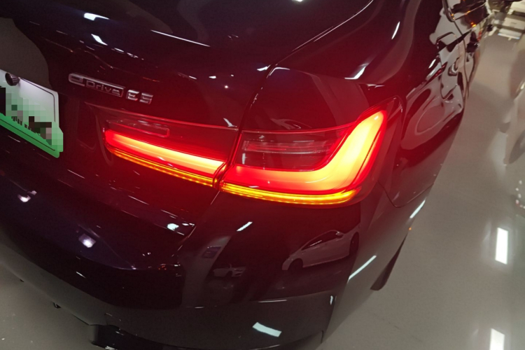 宝马i3 2024款 eDrive 35 L车身外观9