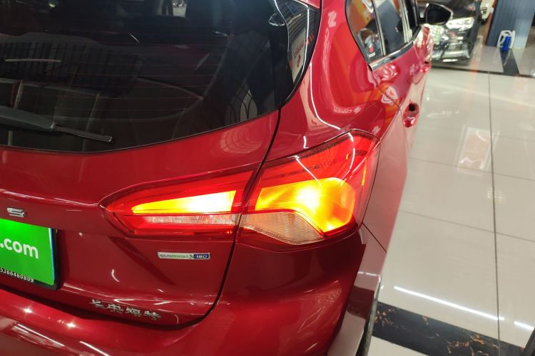 福特 福克斯 2021款 两厢 EcoBoost 180 自动锋潮型车身外观6006