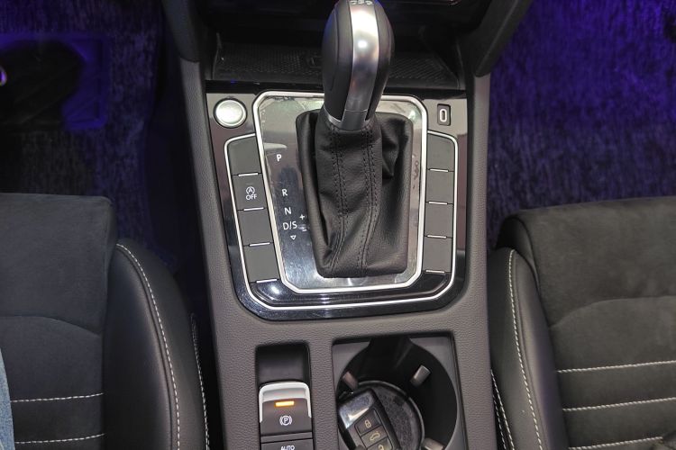 大众 迈腾 2020款 330TSI DSG 豪华型中控内饰18