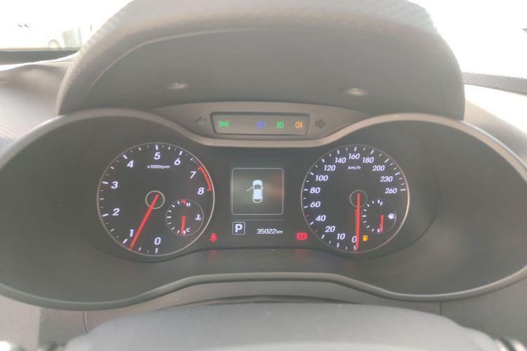 现代 Veloster飞思 2015款 1.6T 自动尊享版中控内饰14