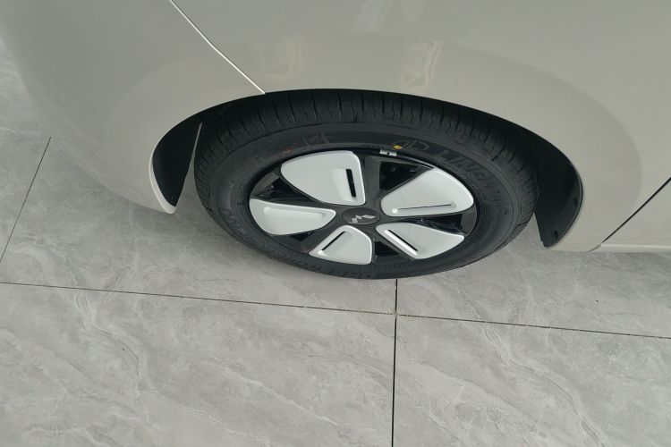 五菱汽车 宏光MINIEV 2025款 四门版 进阶款车身外观6007