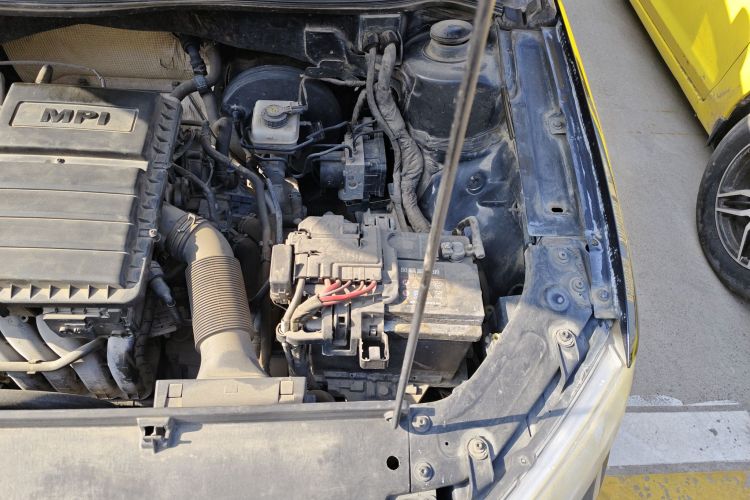 大众 朗逸 2013款 改款经典 1.6L 自动舒适版机舱底盘26