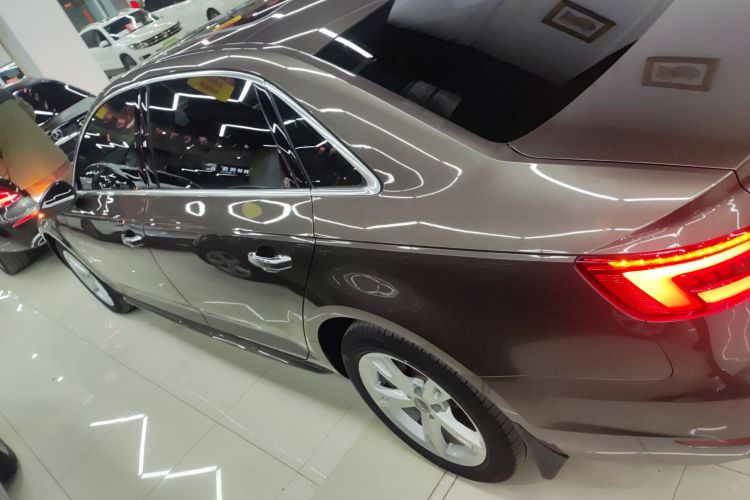 奥迪A4L 2017款 40 TFSI 时尚型车身外观4