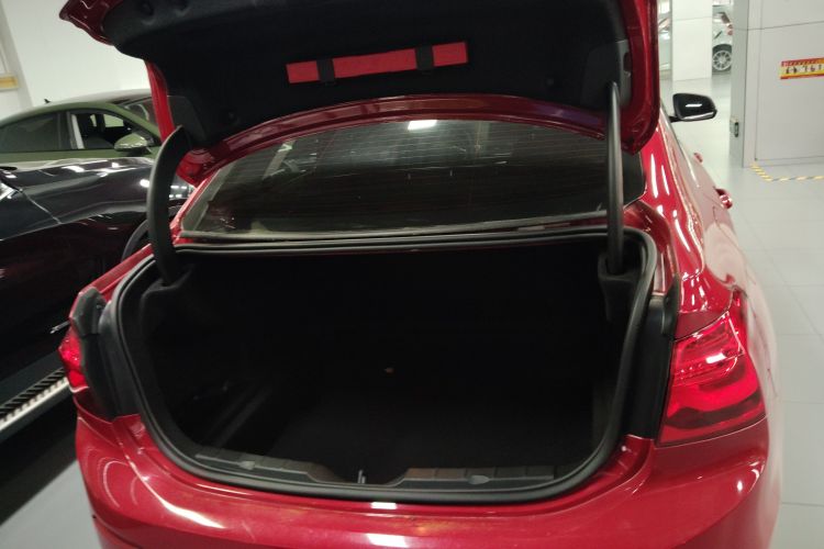 宝马1系 2020款 120i 时尚型机舱底盘23