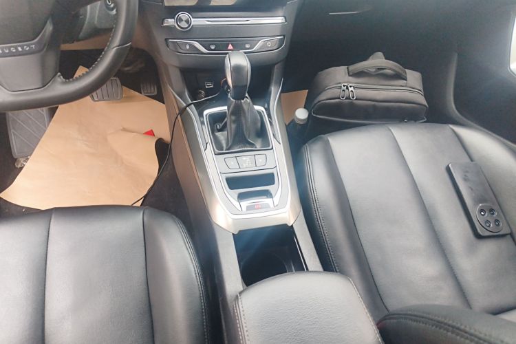 标致408 2014款 1.8L 自动豪华版中控内饰18