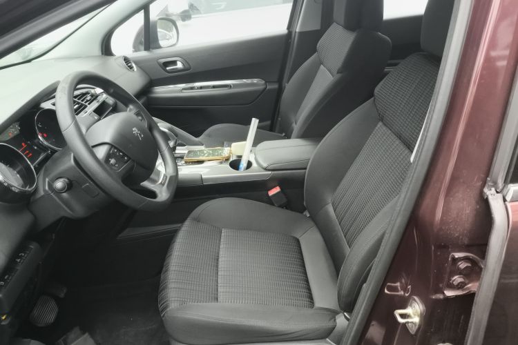 标致3008 2016款 2.0L 自动经典版中控内饰19