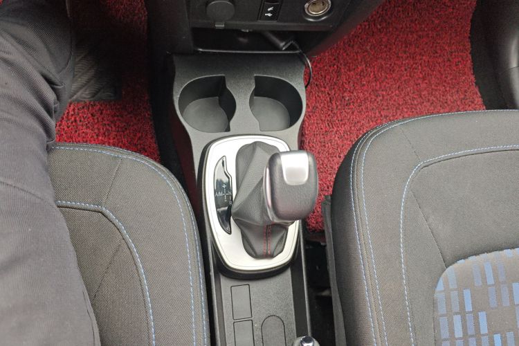 哈弗H1 2016款 红标 1.5L AMT舒适型中控内饰18