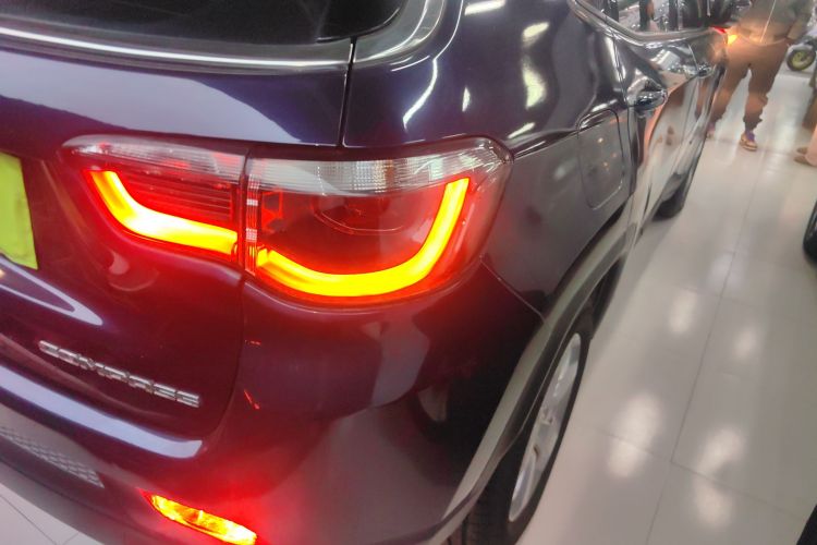 Jeep 指南者 2020款 220T 自动领先版车身外观6006