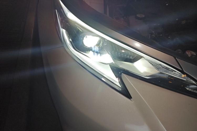 丰田 赛那SIENNA 2024款 2.5L混动 四驱尊贵版车身外观8