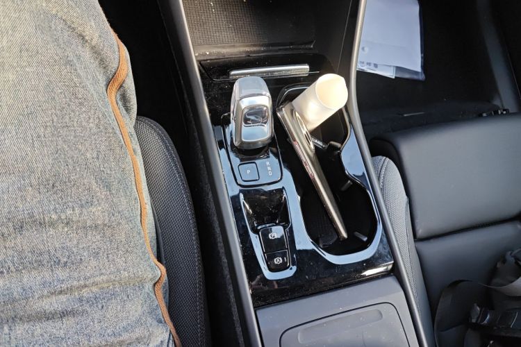 沃尔沃XC40 2025款 B3 智远豪华版中控内饰18