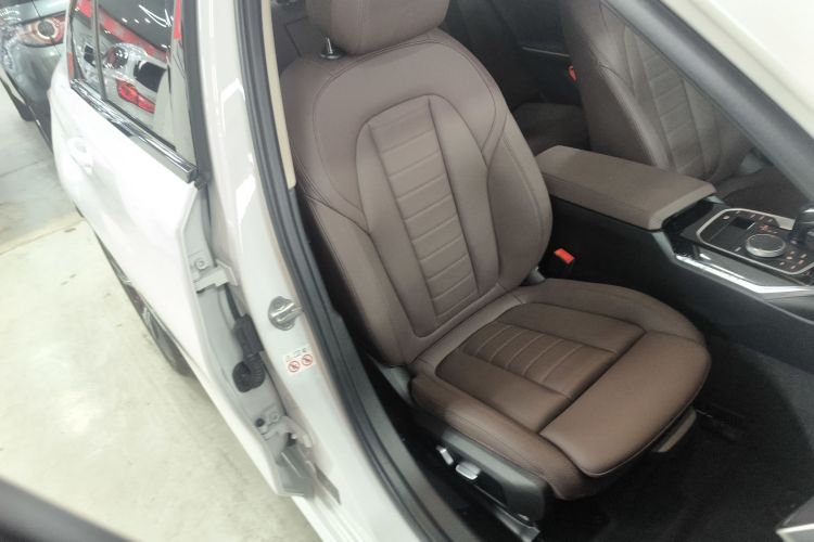 宝马3系 2021款 改款二 320i 运动套装局部细节41