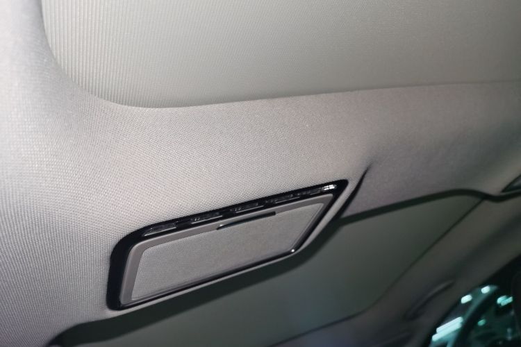 奔驰C级 2018款 C 200 L 运动版 成就特别版局部细节22