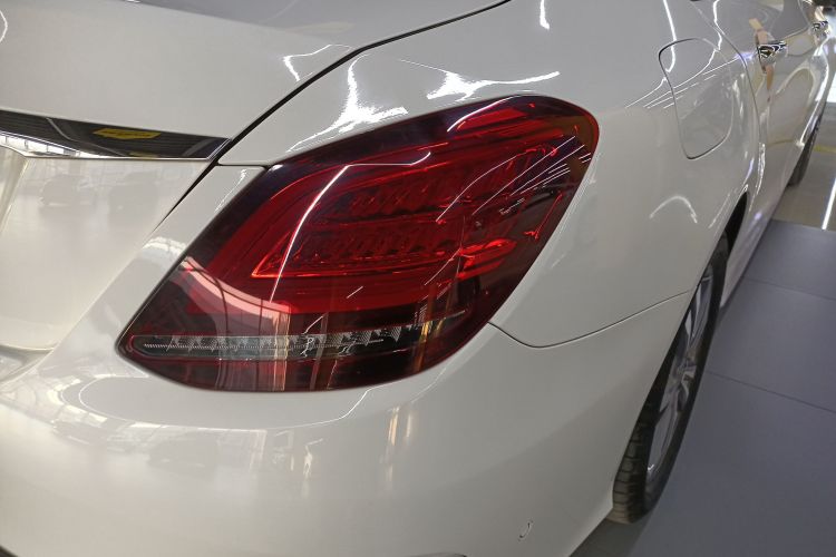 奔驰C级 2021款 C 200 L 时尚型运动版车身外观9