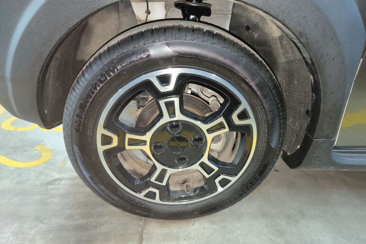 吉利银河 2025款 210km 熊猫骑士车身外观6007