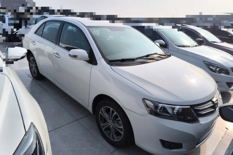 众泰Z300 2014款 1.6L 都市版自动豪华型车身外观3