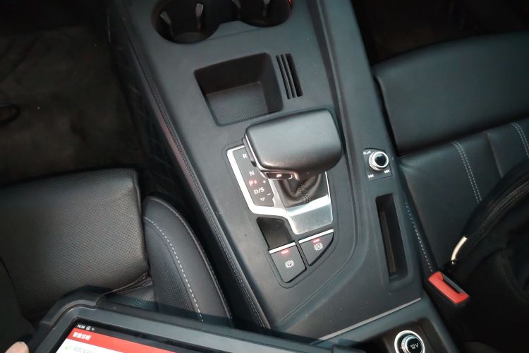 奥迪A4L 2022款 40 TFSI 豪华动感型中控内饰18